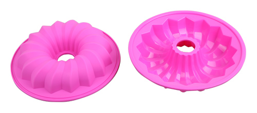 Silicone savarin/bundt cake mold