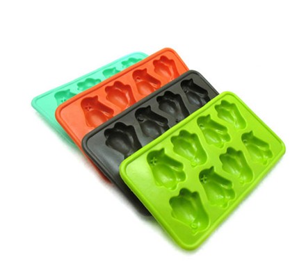 Silicone penguin ice mold